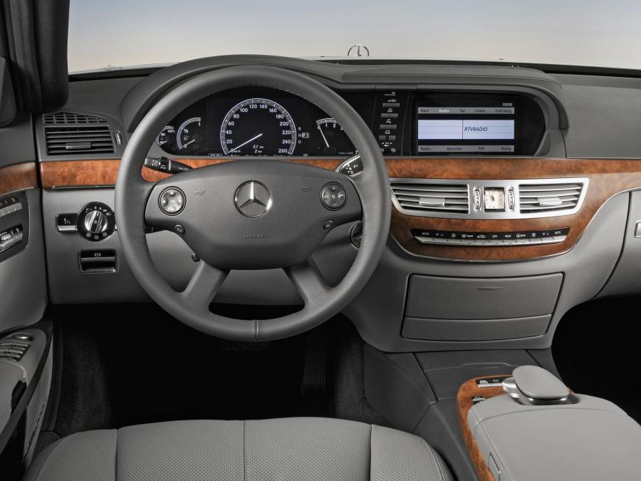Торпедо Mercedes-Benz S500 (W221) 2005 года  (фото 11 из 31)